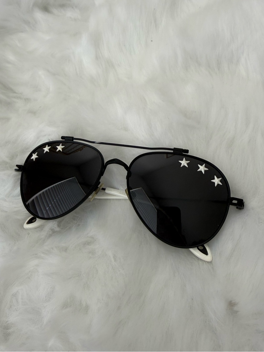 Givenchy Star Accent Aviator Sunglasses - Black